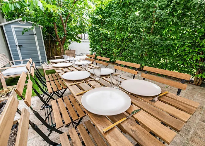 Holiday home Loft Urbain Avec Jardin Prive En Hyper Centre *